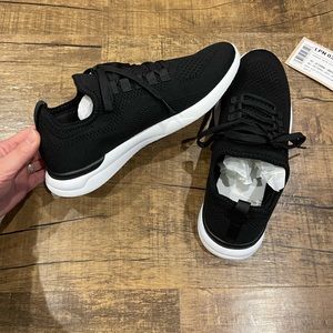 NWT Black knit active sneaker
